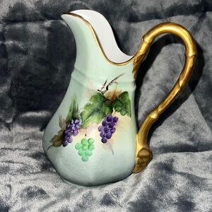 Elegant Grapevine Pitcher handpainted by Evelyn Ammons 9-64